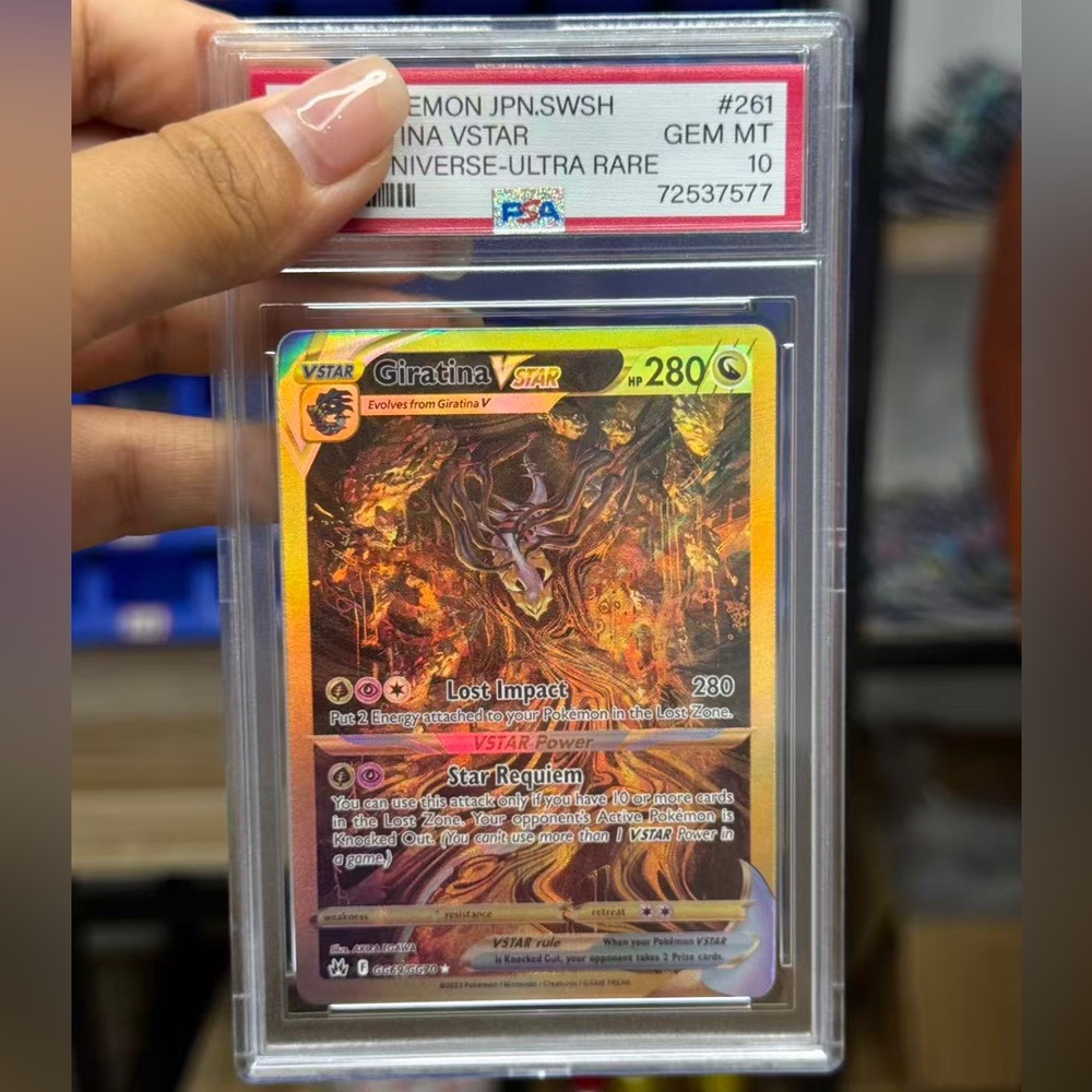 Pokemon Giratina VSTAR Holo Rare Card — Gold, Orange, Yellow